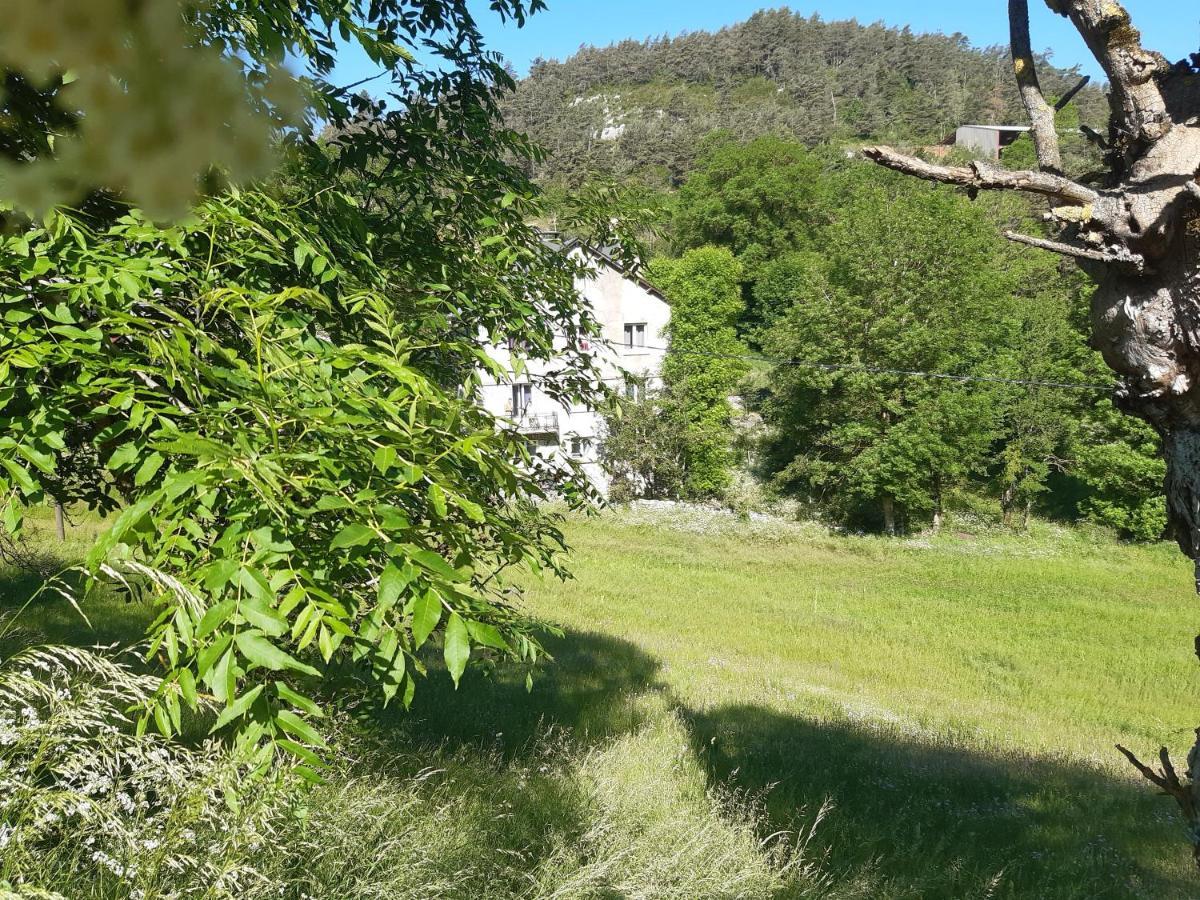 Montredon  Au Domaine Des Oiseaux Bed & Breakfast エクステリア 写真