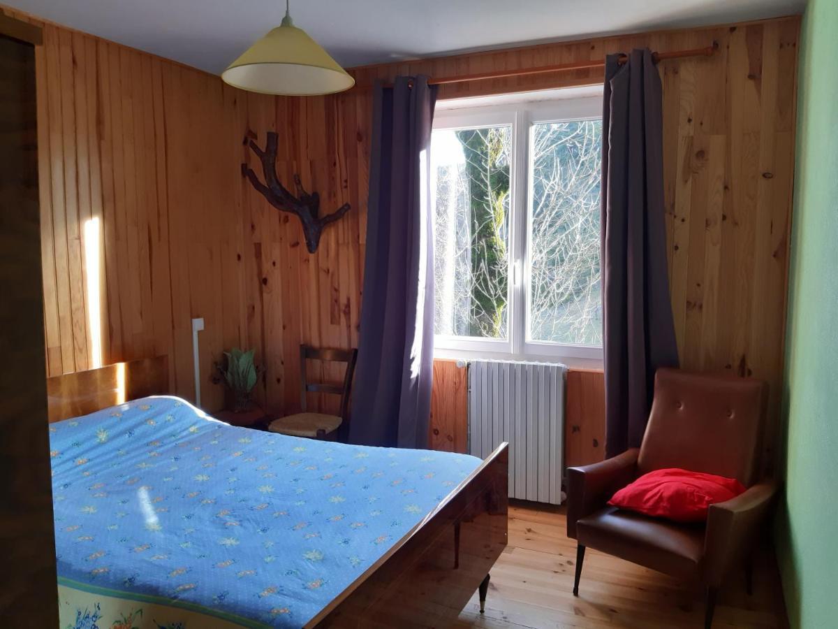 Montredon  Au Domaine Des Oiseaux Bed & Breakfast エクステリア 写真